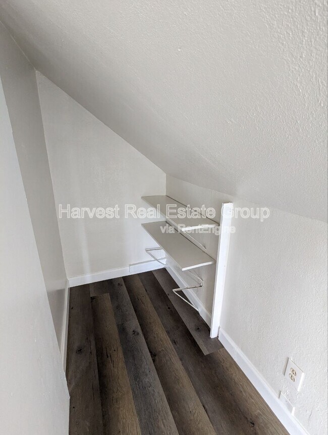 Building Photo - 812 E 23rd St