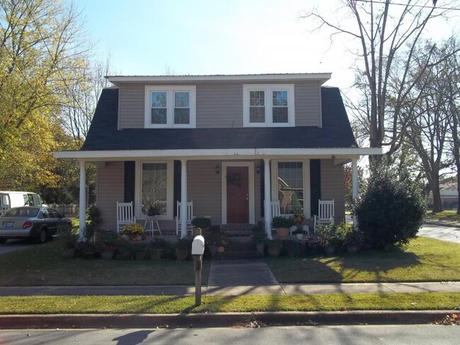 Building Photo - 222 Emory Ave