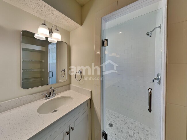 Building Photo - 145 Johns Glen Dr