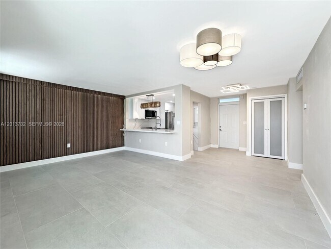 Building Photo - 1145 Normandy Dr