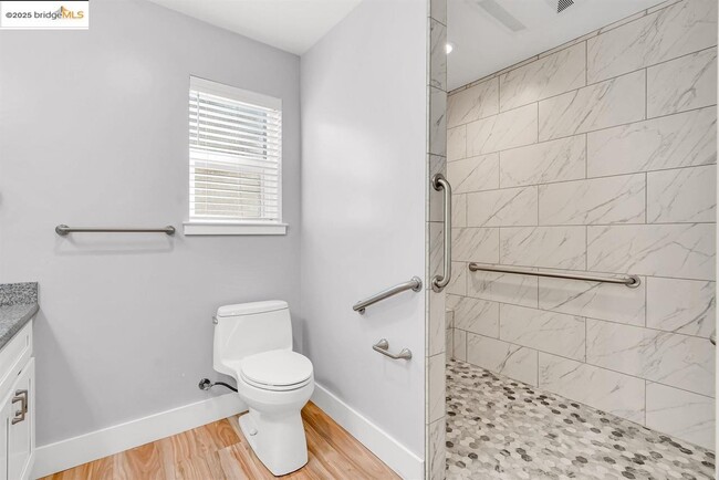 Building Photo - 507 Maple St