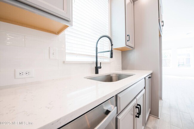 Building Photo - 7436 Calusa Ct