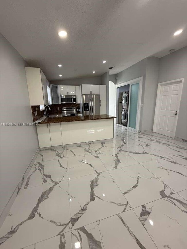 Building Photo - 8701 NW 109th Terrace