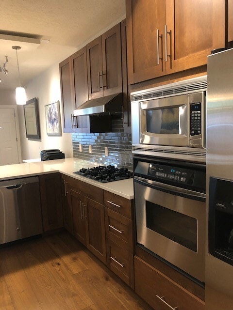 Building Photo - Stunning-Updated-Unfurnished Condo @ Hyde Park Place!