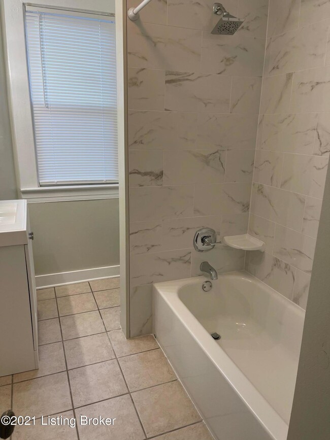 Building Photo - 123 N Keats Ave