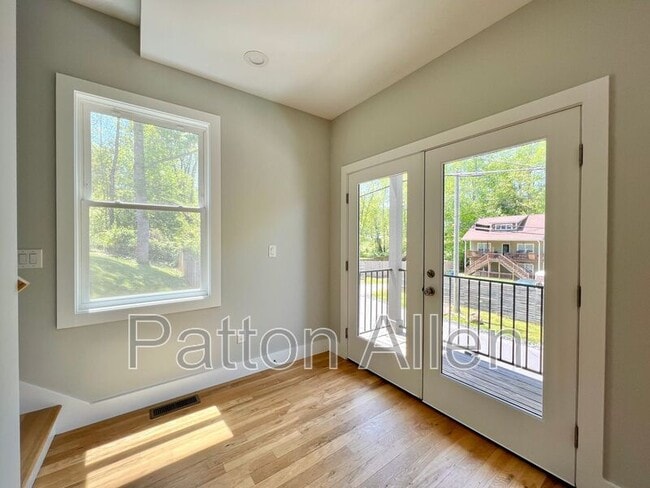 Building Photo - 308 London Rd