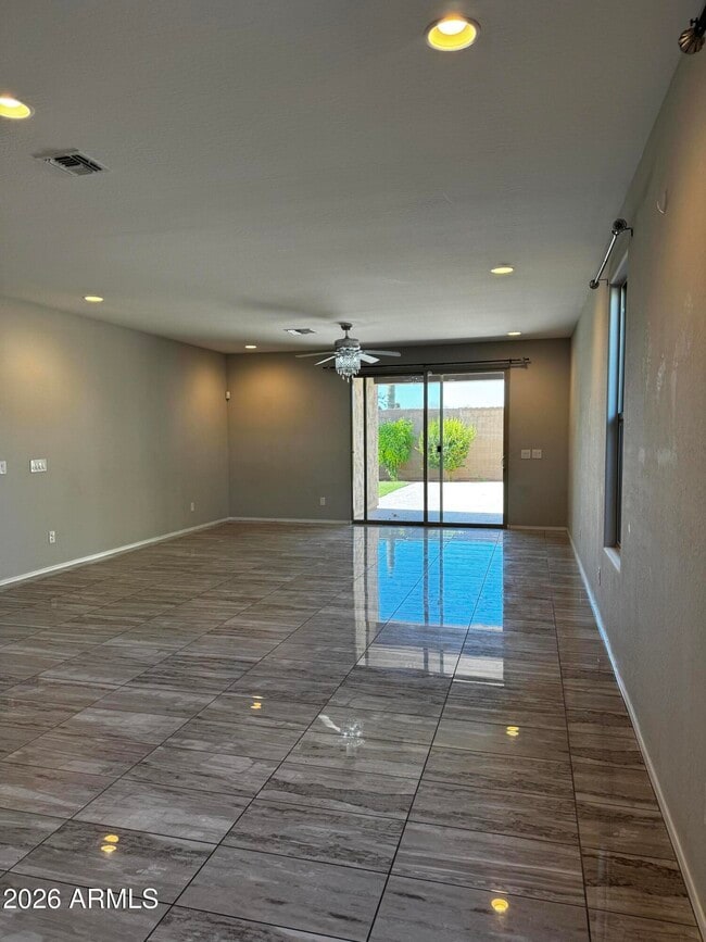 Building Photo - 9512 W Fallen Leaf Ln