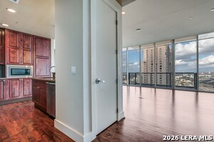 Building Photo - 610 E Market St