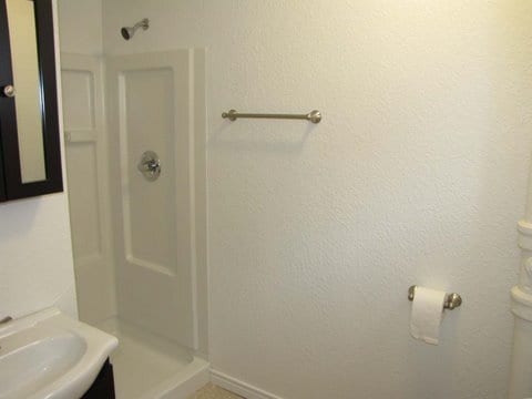 Building Photo - 2 BEDROOM, 1 BATHROOM SINGLE FAMILY HOME C...