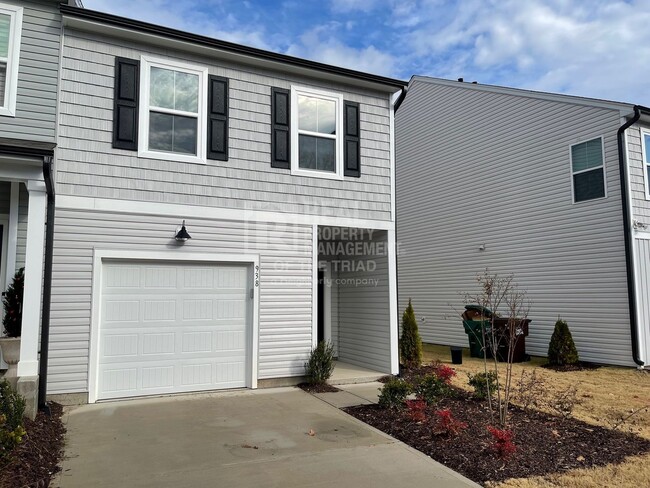 Building Photo - Brand New 3bd/2.5BA END UNIT townhome in F...