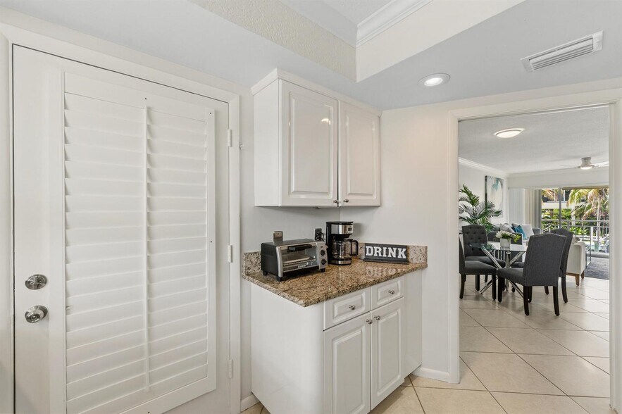 Building Photo - 68 Yacht Club Dr