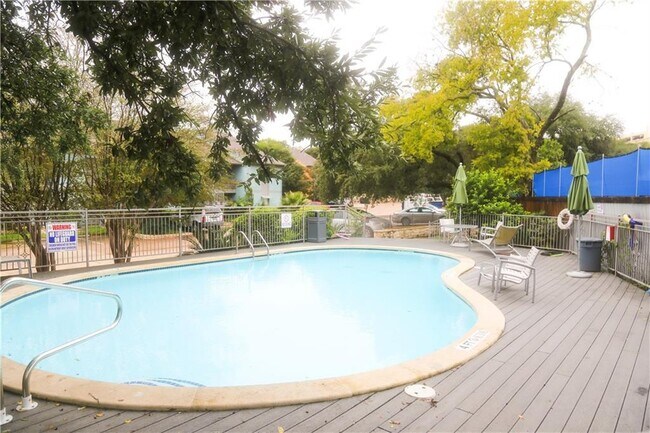 Building Photo - 3204 Menchaca Rd