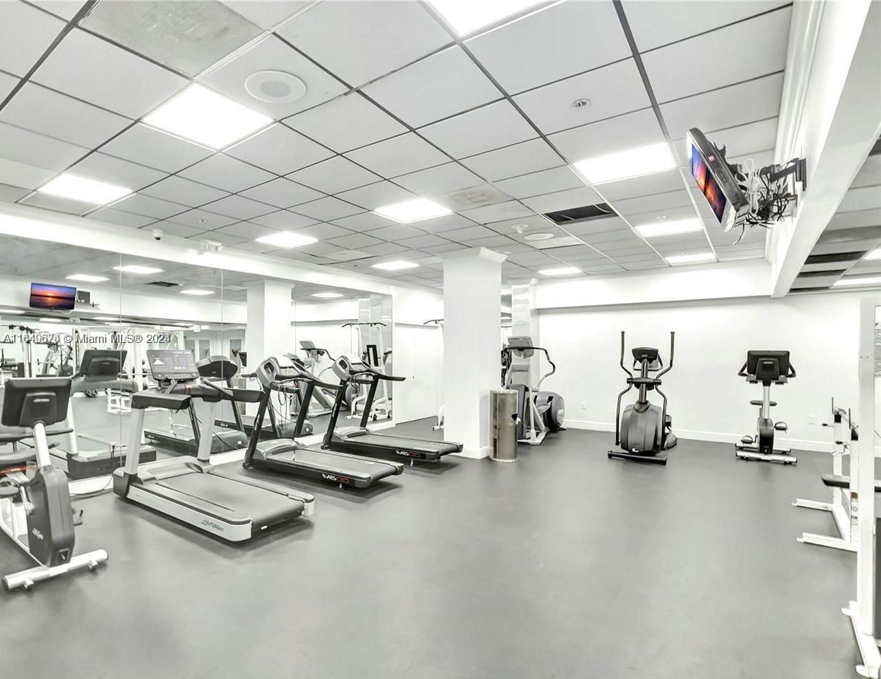 Building Photo - 555 NE 15th St