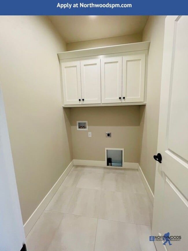 Building Photo - Newer Gorgeous Home in Desirable Neighborhood