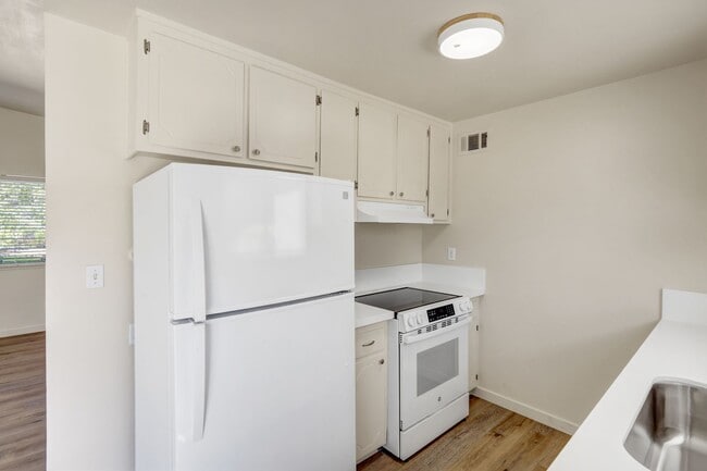 Building Photo - 406 Scripps Dr