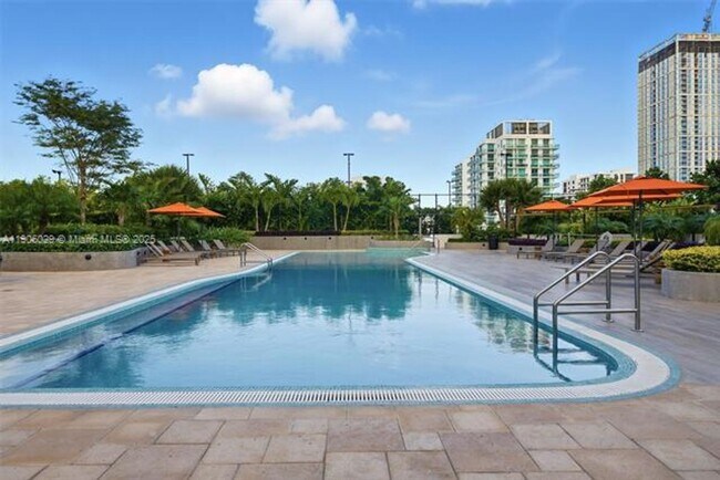 Building Photo - 700 NE 24th St