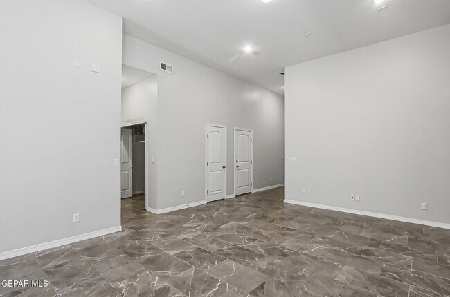 Building Photo - 928 Keenland Ave