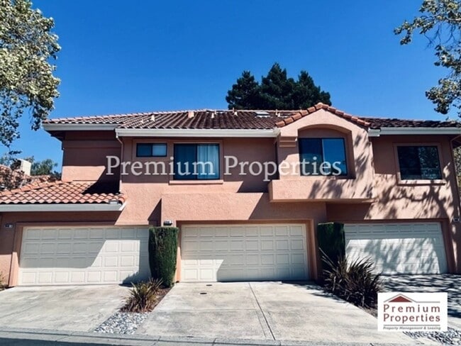 Building Photo - Beautiful 2BD/2BA Condo Unit in the Gated Community of Lakemont at Canyon Lakes- San Ramon