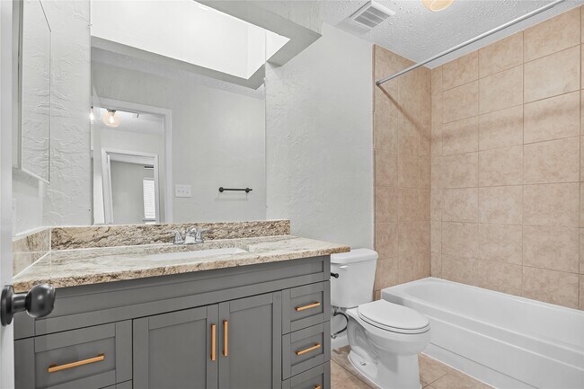 Building Photo - 16911 Jane Lynn Ln