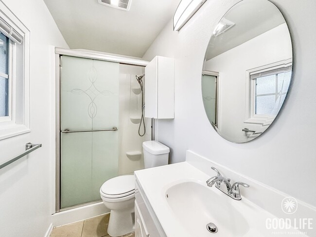 Building Photo - Beautiful 3B/2BA W/ Attached Garage and Up...