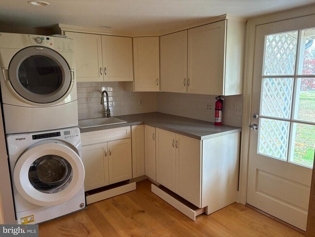 Building Photo - 3842 Old Easton Rd