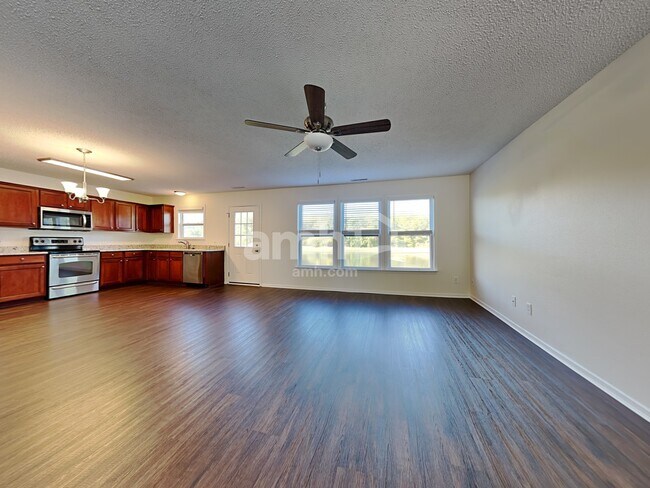 Building Photo - 10258 Golden Dr