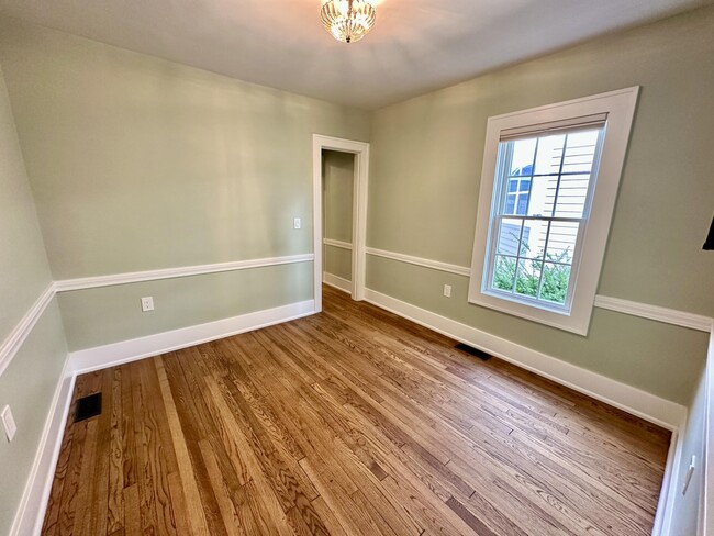 Building Photo - 992 Palmer