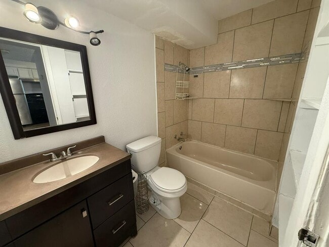 Building Photo - 2700 Mulford Cove