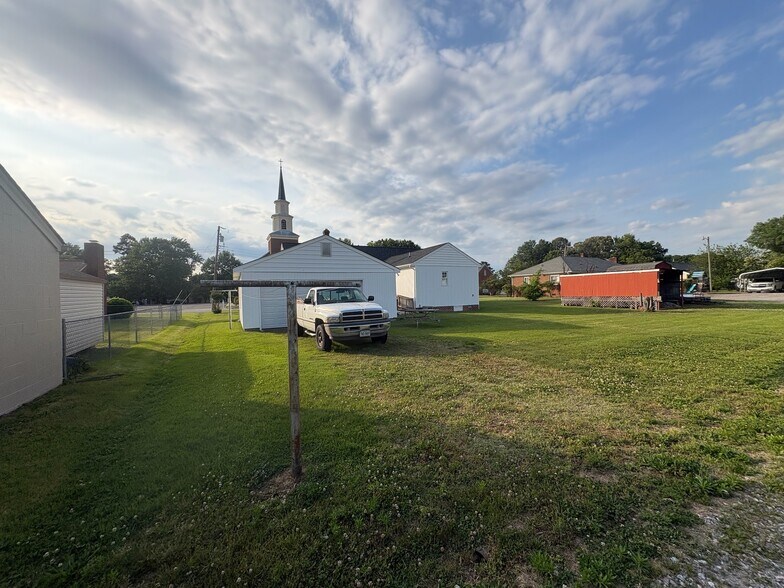 Backyard view - 2904 Norfolk St