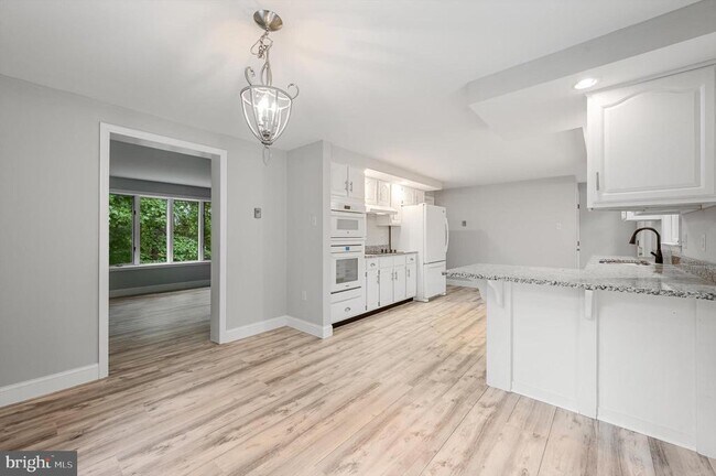 Building Photo - 813 Leeds Manor Ln