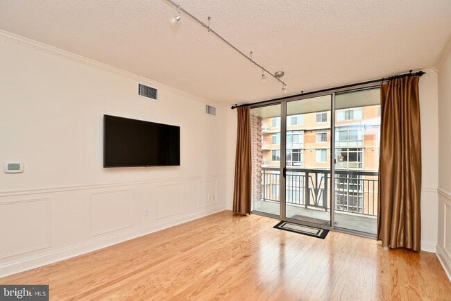 Building Photo - 1020 N Highland St