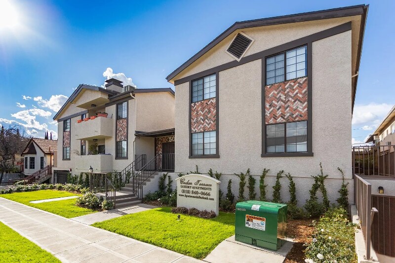 Building Photo - 507 E Cedar Ave