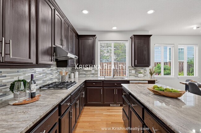 Building Photo - 14395 NW Lilium Dr