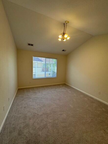 Building Photo - 4715 Hahns Peak Dr