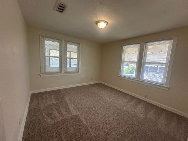 Building Photo - Updated 3BR Home with Fenced Yard & Garage