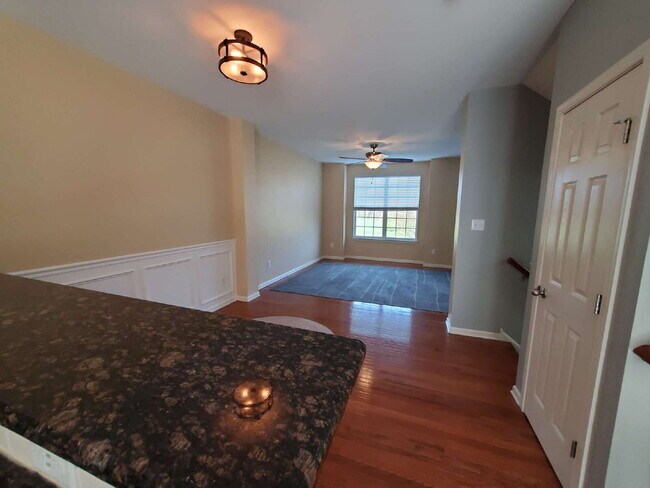 Building Photo - Impeccable 3 Bed / 2.5 Bath Townhome – Packed with Custom Upgrades!