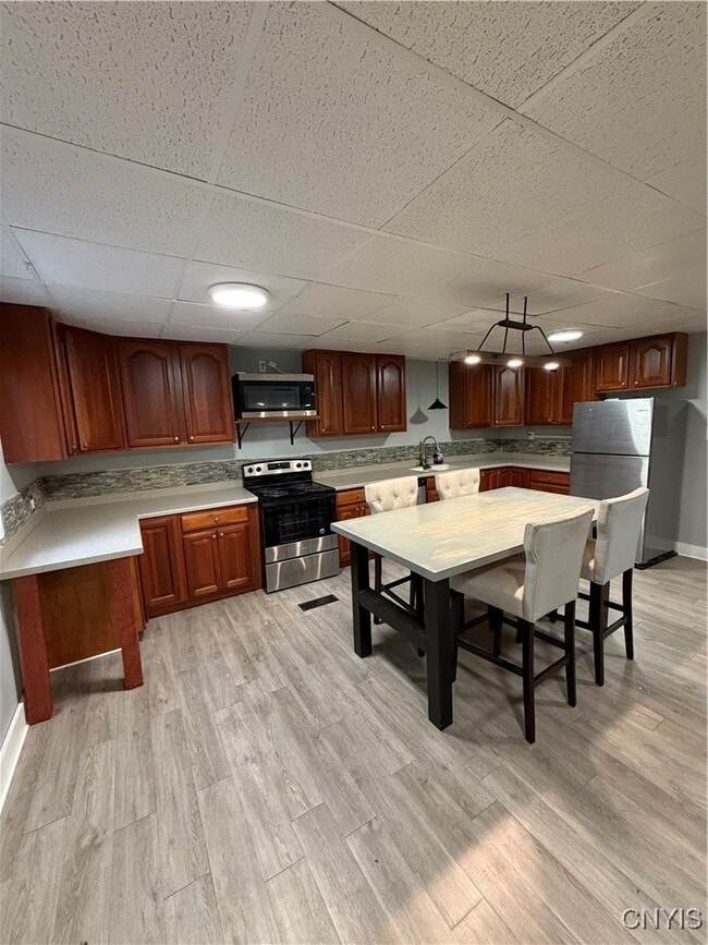 Building Photo - 432 W Mullin St