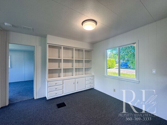 Building Photo - Coastal 3-Bed Home with Stunning Puget Sou...