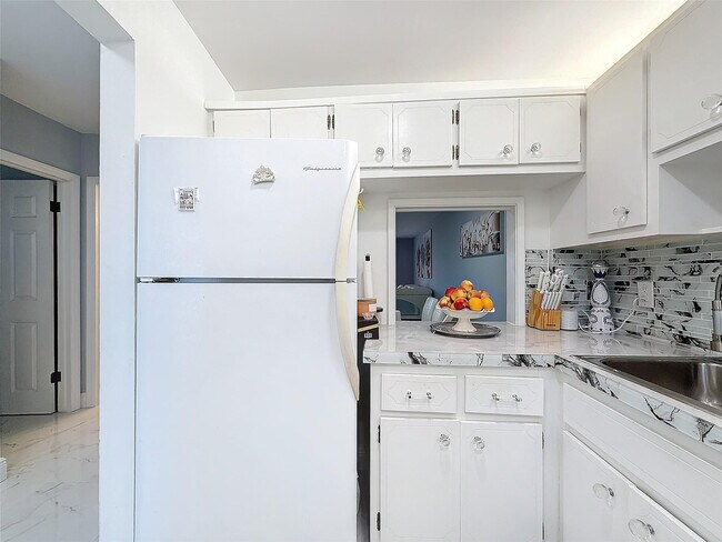 Building Photo - 2731 NE 14th Street Causeway