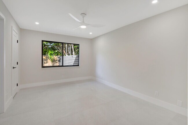 Building Photo - 2894 Florida Blvd