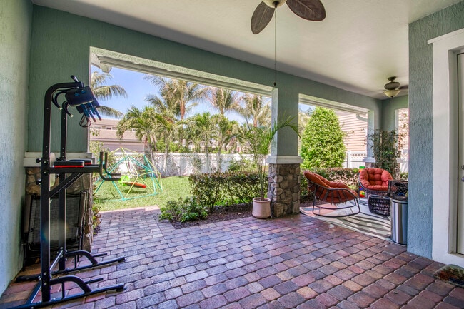 Building Photo - 1345 Bourne Dr