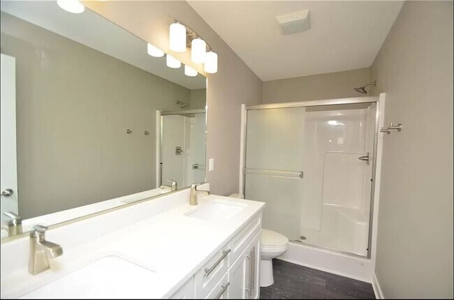 Building Photo - 660 SE Greyson Ln