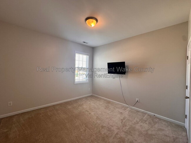 Building Photo - 1365 Regulator St