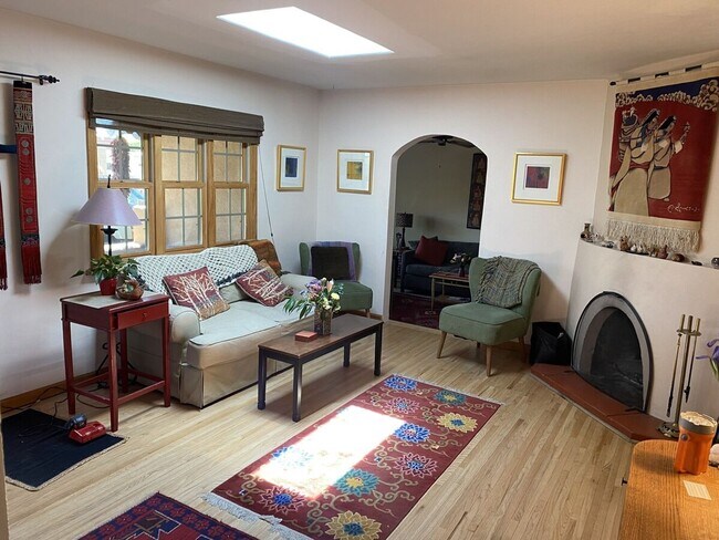 Primary Photo - Santa Fe Style House & Studio on Rio Vista...