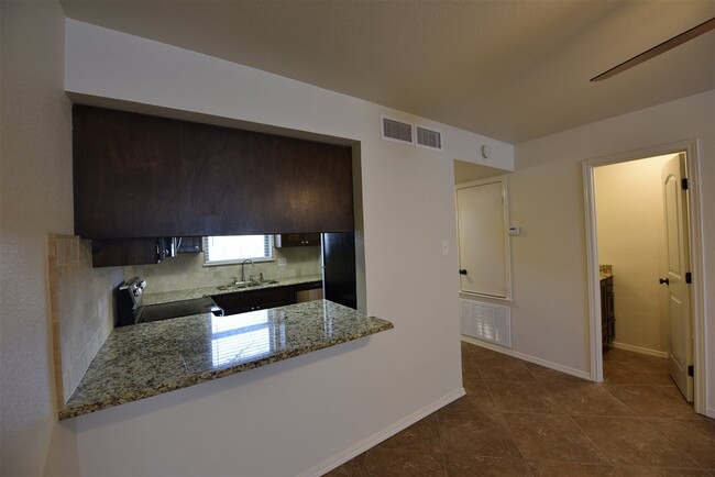 Building Photo - 111 Rhonda Dr