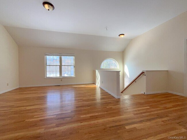 Building Photo - 2 Fieldstone Dr