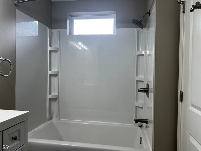Building Photo - 330 W 40th St