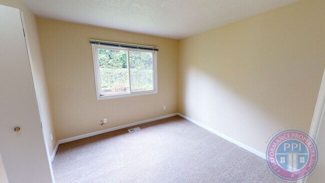 Building Photo - 2404 Saddle Ct