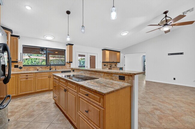 Building Photo - 1180 SW Mirror Lake Cove
