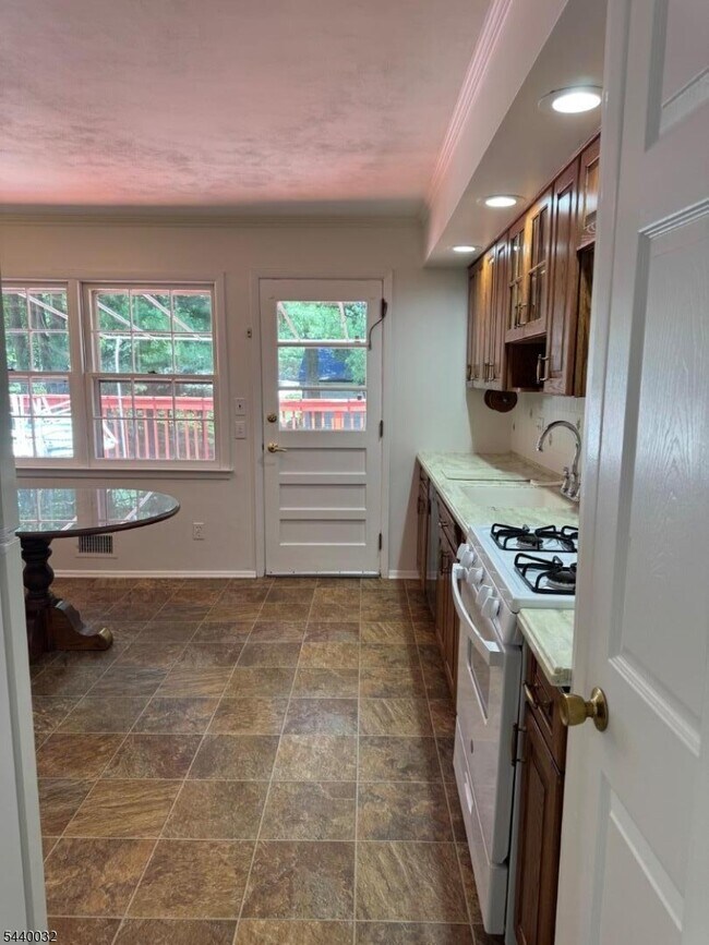 Building Photo - 76 Cider Mill Rd